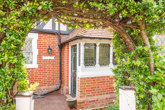 East Lodge, 43, St Catharines Road, Broxbourne photo 2