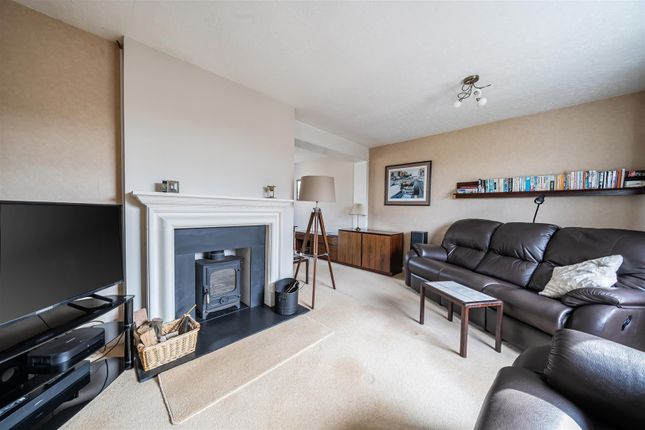 37, Highlands, Devizes photo 3