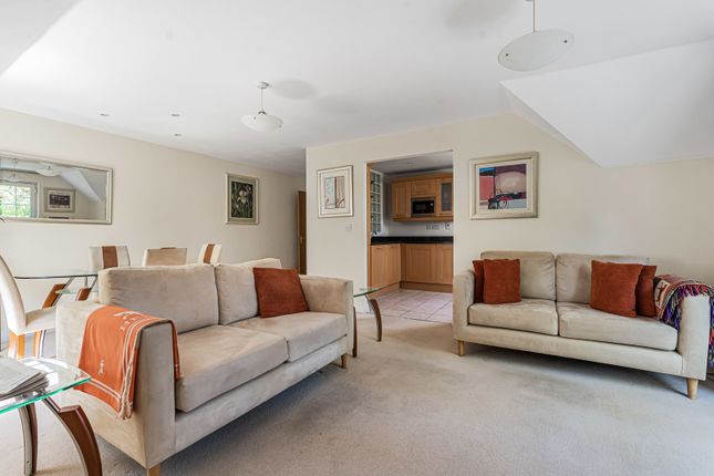 Flat 12, Ladywood Grange,, Lady Margaret Road, Berkshire photo 2
