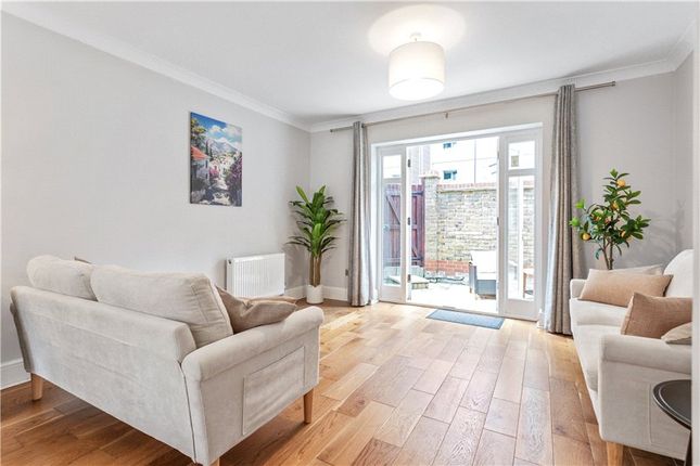 9, Cottesloe Mews, London photo 4