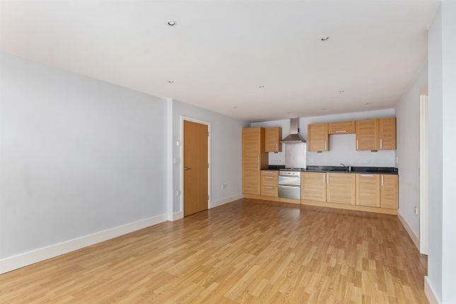 Flat to rent in Long Lane, Bermondsey