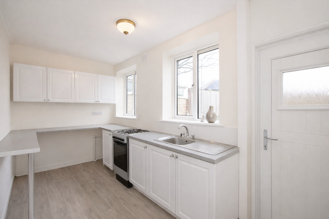 865 Moss Bank Way, Bolton photo 5