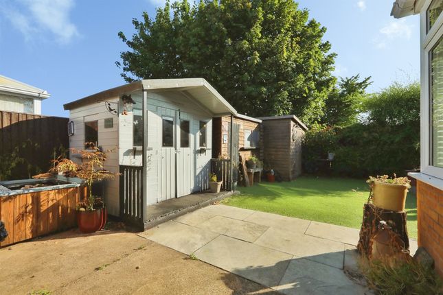 15, Earles Court, Retford photo 3