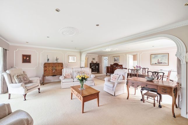 Flat for sale in Cavendish Avenue, Windsor Court