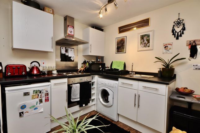 20 Castlemoat Place, Taunton photo 3