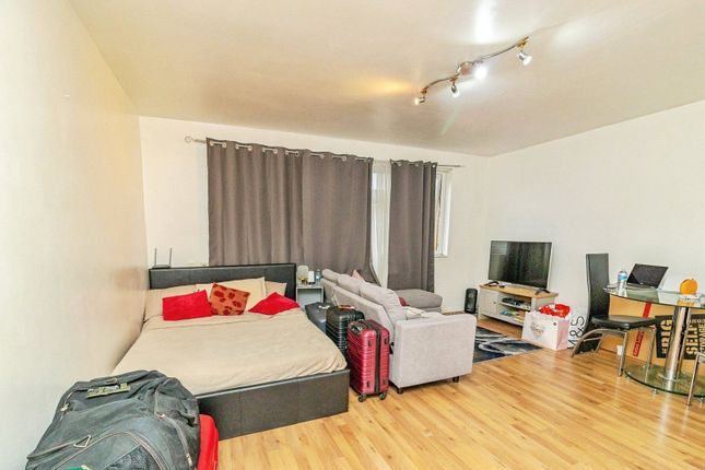 649B,, Silbury Boulevard, Buckinghamshire photo 3