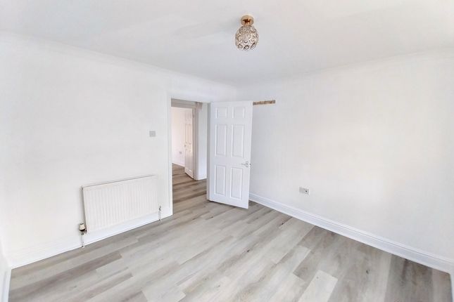 Flat 2, Beech House, Southall photo 2