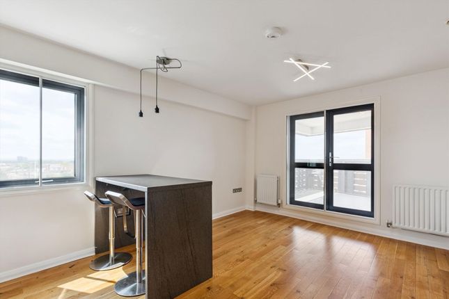 Flat 57, Dominion House, The Avenue, London photo 4
