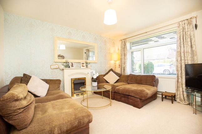 4, Hallfield, Atherstone photo 4