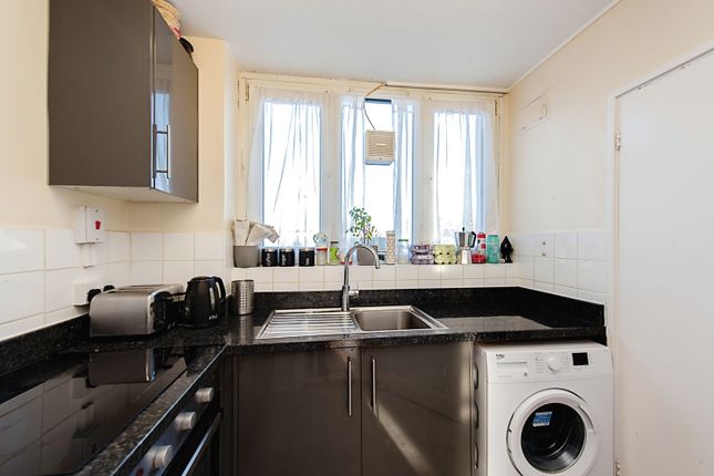 Flat for sale in Clem Attlee Court, London