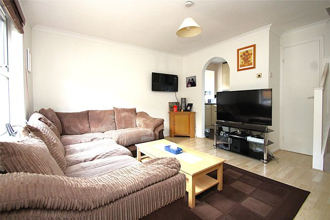 40, Fisher Close, Hersham photo 2