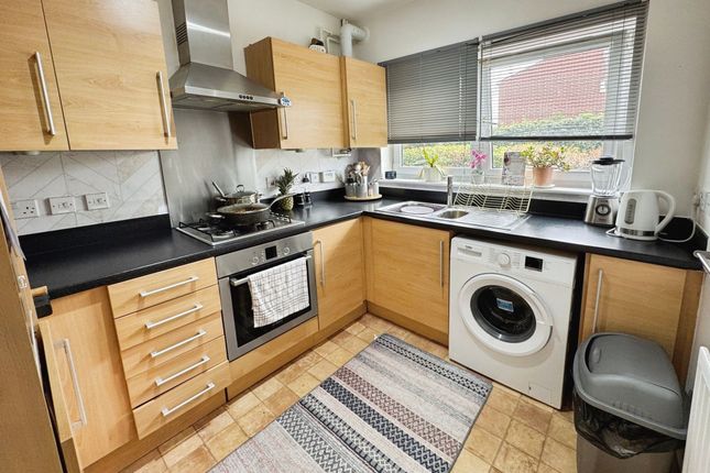 13 Cameron Crescent, Edgware photo 2