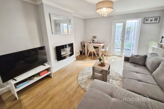 51, Frogmore Close, Berkshire photo 2