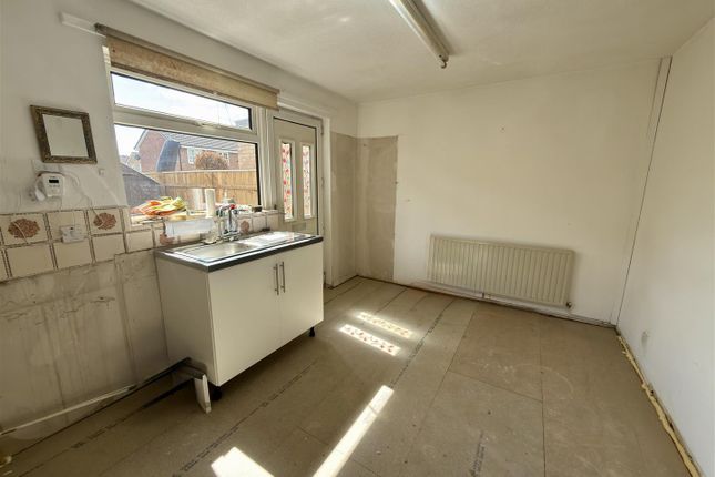16, Lincoln Court, Darlington photo 3