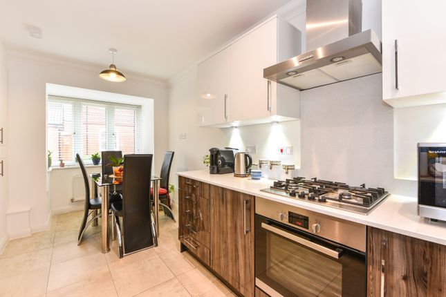 49, Rudgard Way, Liphook photo 3