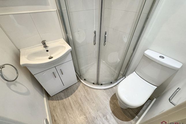 Room 2, 56 St Georges Road, Hull photo 3