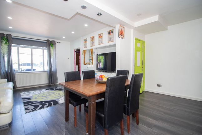109 Heysham Drive, Watford photo 4