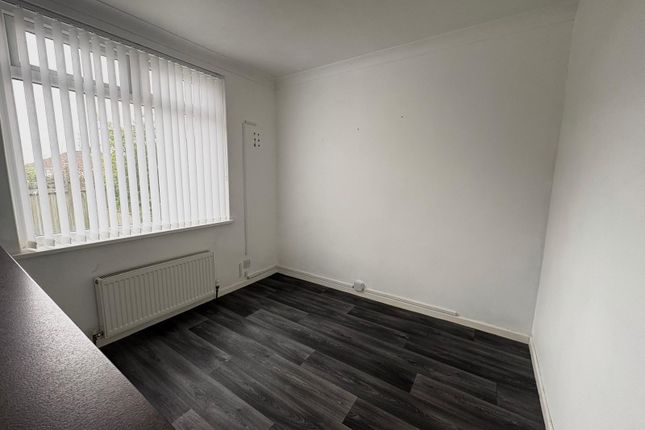20, Westminster Gardens, Bradford photo 4
