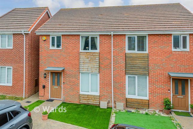 3-bed semi-detached on 9, Fourier Grove, Dartford, £390,000