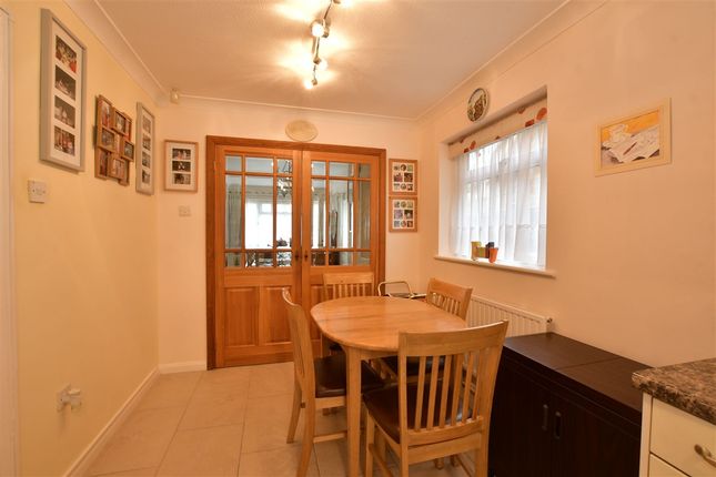 Kitchen/ Breakfast Room