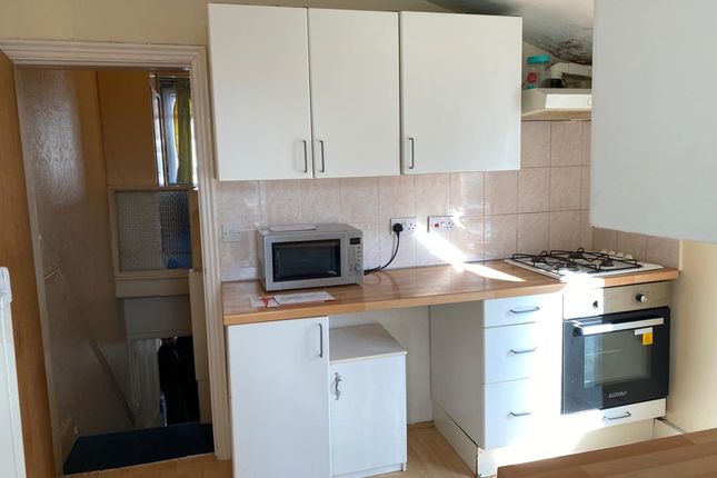Thumbnail Flat to rent in Sixth Avenue, London