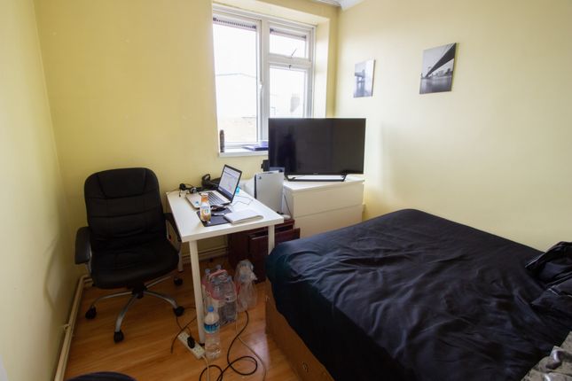 Flat for sale in Courtauld House, Goldsmiths Row, London