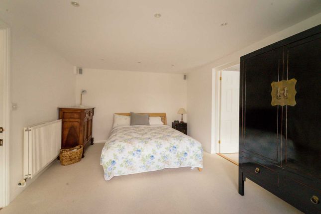 Mews house to rent in North Lane, Bath