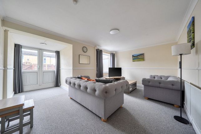 920, Falcon Court, Powys photo 2