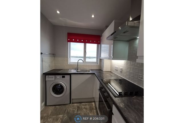Flat to rent in Worthing Close, Grays
