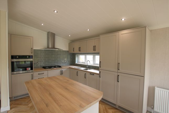 Steadings Holiday Park - Lakeside, 10, Ipswich Road, Woodbridge photo 4