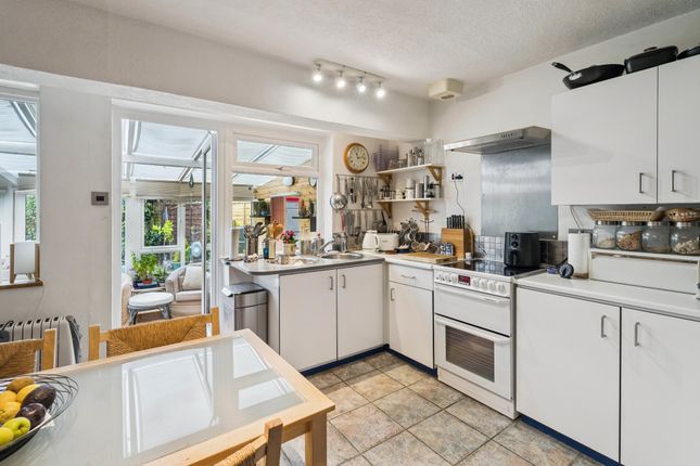 Braidwood, 39 Lappetts Lane, South Heath, Great Missenden photo 3