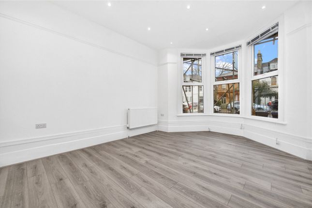 Flat for sale in Ballards Lane, Finchley