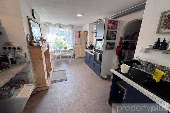 47, Highfield, Rhondda Cynon Taff photo 4