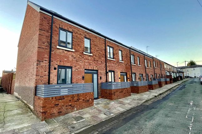 3-bed house on 16a, Hatton Street, Macclesfield, £1,700/mo