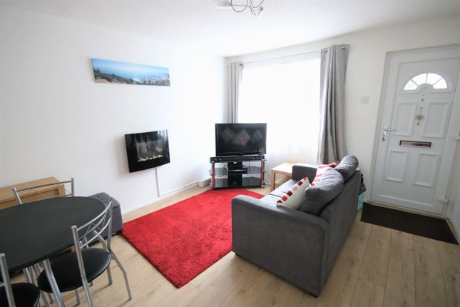 Horton Road, Datchet Berkshire photo 2