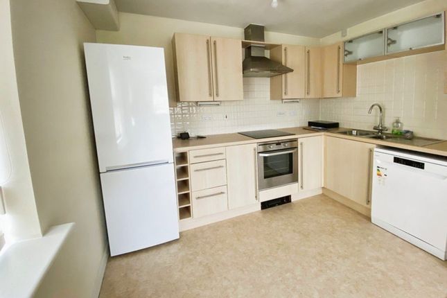 282, Longacres, Bridgend photo 2