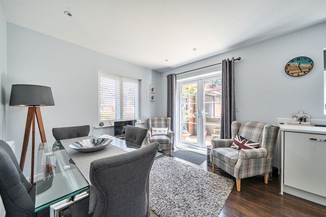 77, Daux Avenue, Billingshurst photo 4