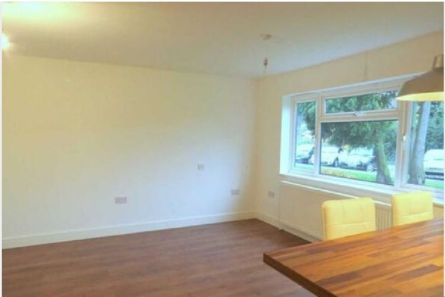 40 Garson Road, Esher photo 4