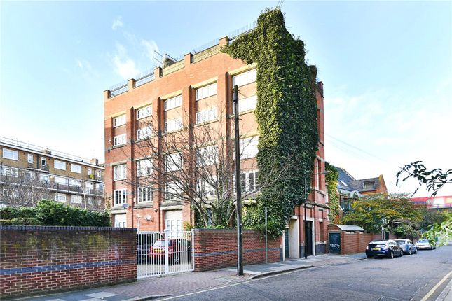 Flat for sale in Masters Lodge, Johnson Street, London