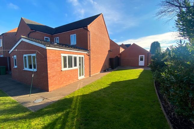 Detached house to rent in Crabtree Close, Lanesfield, Wolverhampton