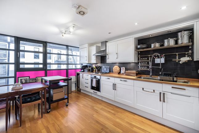 Flat for sale in Batemans Row, Shoreditch