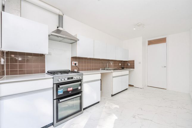 171, Ashfield Avenue, Bushey photo 2