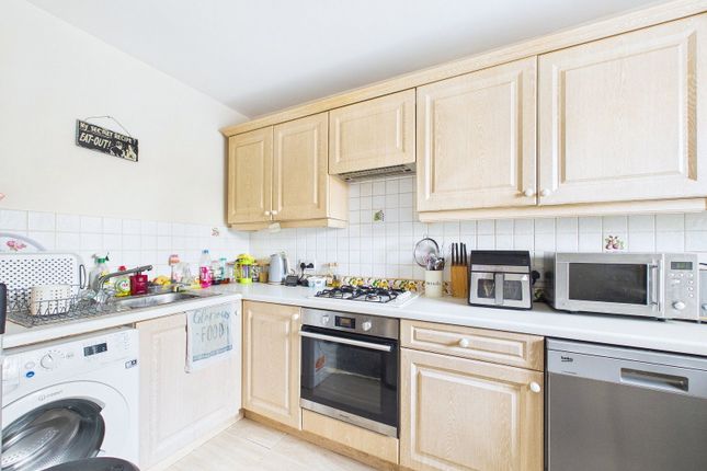 1, Parish Close, Watford photo 4
