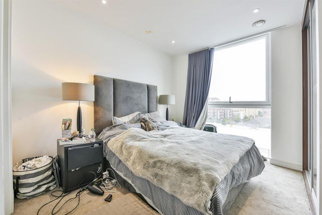 Flat to rent in Hebden Place, London