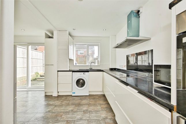 89, Lower Fairmead Road, Somerset photo 3