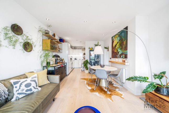 Flat for sale in Old Kent Road, Bermondsey
