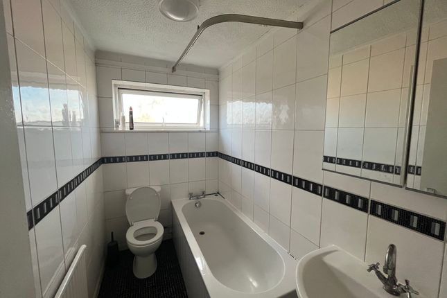 57, Huggett Close, Leicester photo 5