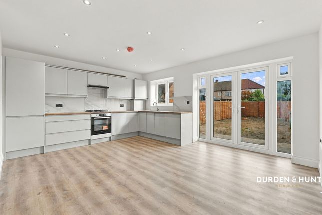 110C Eyhurst Avenue, Hornchurch photo 3