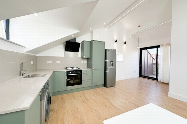 Flat 11xx 2, Millers Terrace, London photo 2