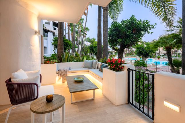 Block of flats for sale in Marbella Golden Mile, Andalusia, Spain